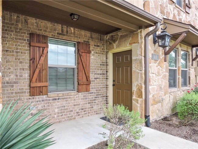 Building Photo - 415 Momma Bear Dr