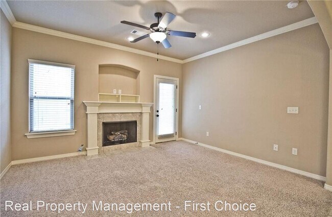 Building Photo - 3 br, 2 bath House - 2634 N Villa Boulevard