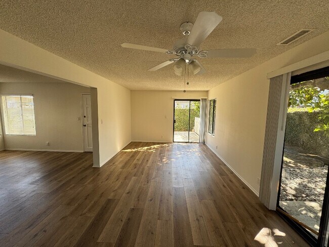 Foto del edificio - 1904 Harriman Ln