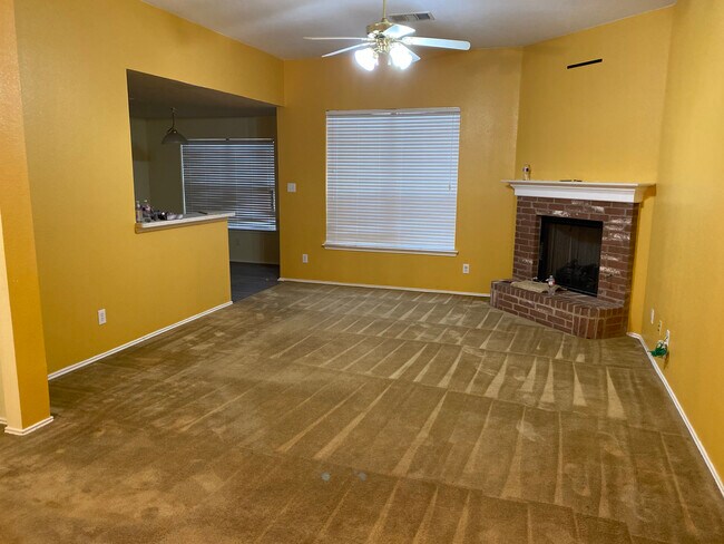 Building Photo - 1105 Urban Dr