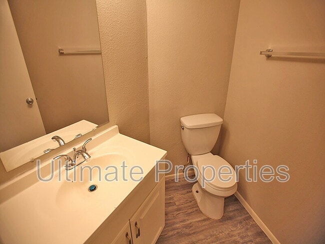 Foto del edificio - 8138 W Shangri La Rd