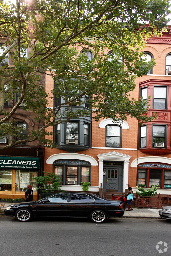 Building Photo - 367 6th Ave