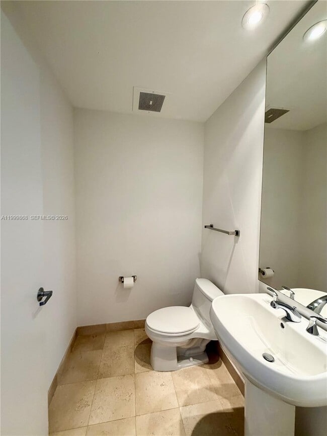 Building Photo - 1050 Brickell Ave