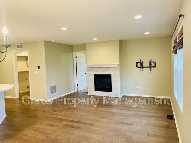 Building Photo - 3341 Hawthorne Ln