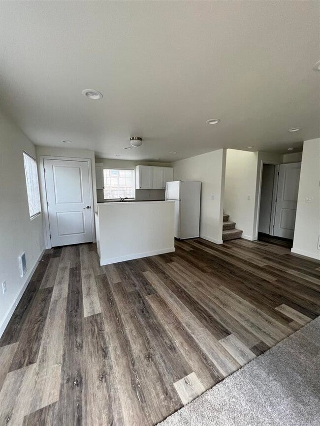 Building Photo - ThomasV