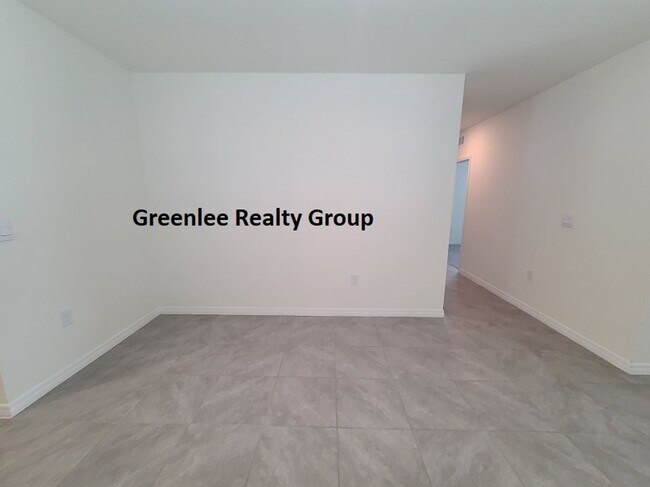 Building Photo - Only 2 Years Old! 3 Bed/2 Bath/2 Car Garag...