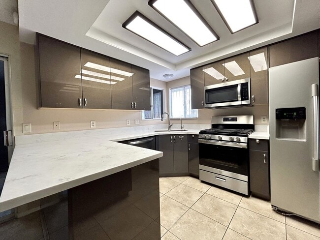 Building Photo - AVAILABLE NOW!!! !! UNFURNISHED 3 Bedroom 2 Bath Pool Home in Desert Hot Springs!