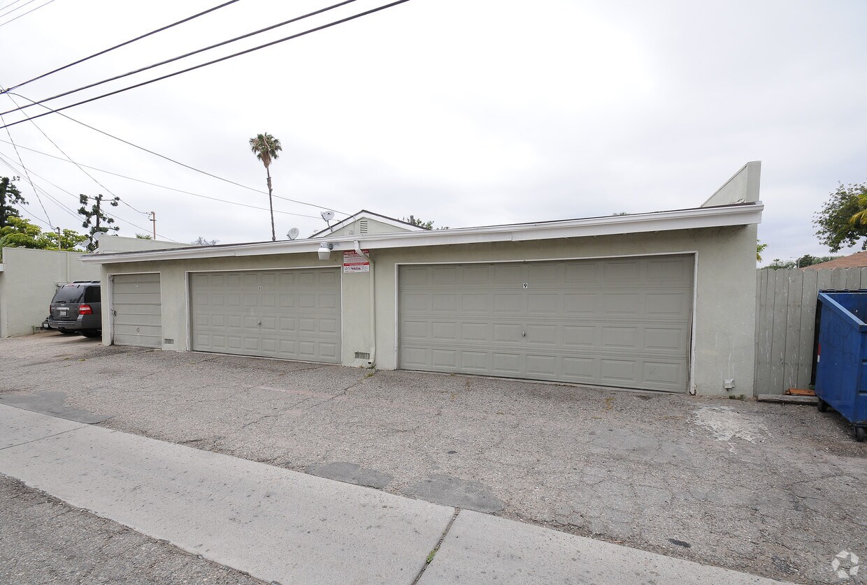 Building Photo - 2030 E La Palma Ave