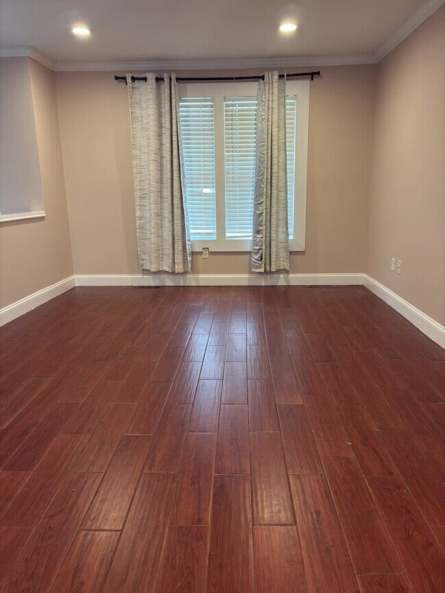 Foto del edificio - "Spacious 5-Bedroom Haven with 3 Baths and 3100 Sq Ft of Comfort in Easley!"