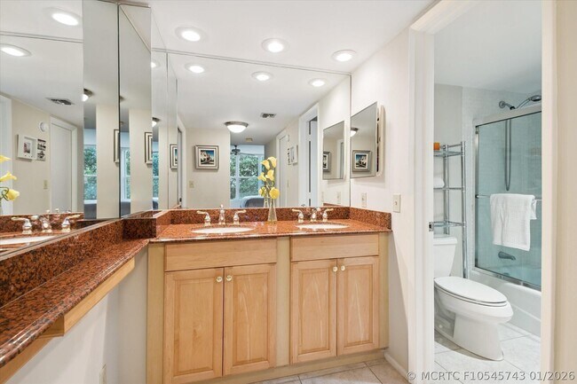 Foto del edificio - 3900 Oaks Clubhouse Dr