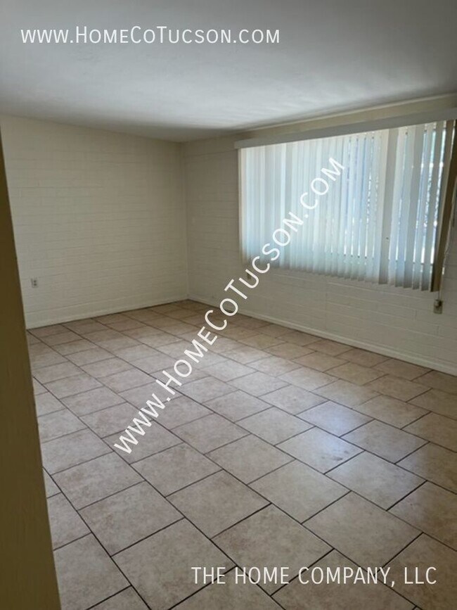 Building Photo - 4917 S Cherry Ave Lots of Room -  2 bedroo...