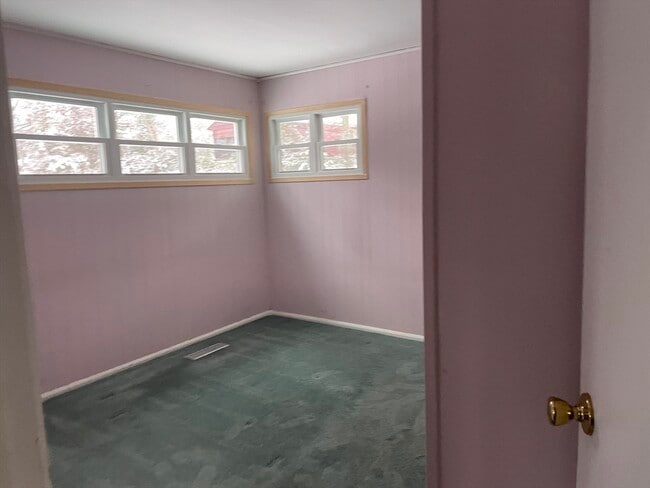 Building Photo - 93 Cedar Hill Rd