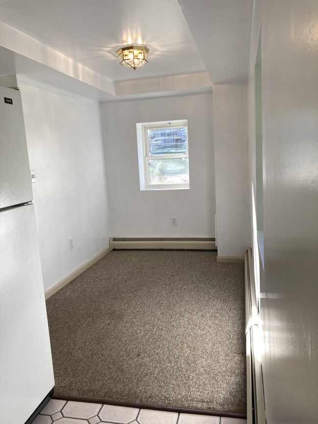 Kitchen Seating Area - 816 14th Ave