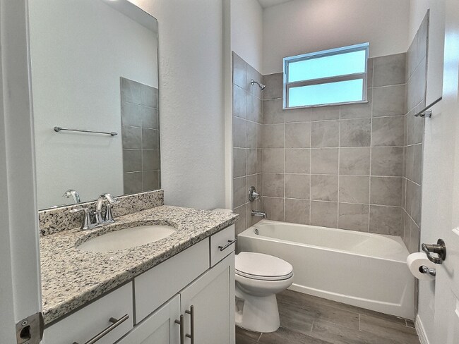 Foto del edificio - 14936 Redbud Ln