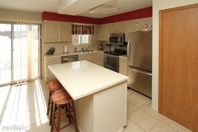 Building Photo - 8066 Wimbledon Dr