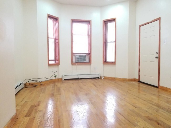 Building Photo - 33 Hendrix St