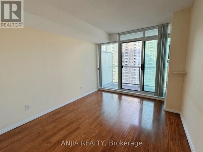 Photo du bâtiment - 5508-5508 Yonge St