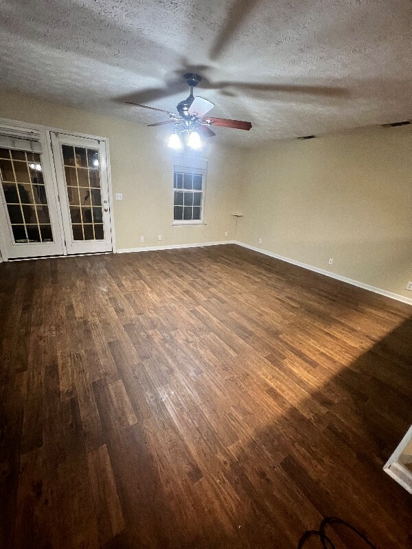 Foto del edificio - 4940 Boyd Dr
