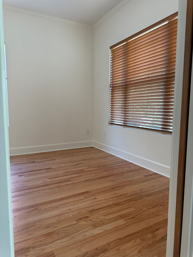 Foto del edificio - 2BR + Office Seward Park Home w/ A/C & 125...