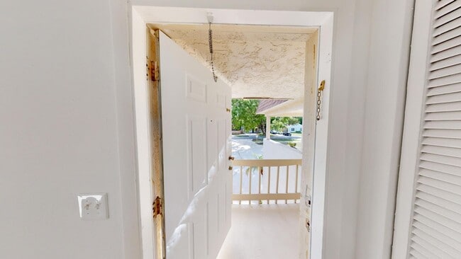 Building Photo - 1580 Montauk Dr
