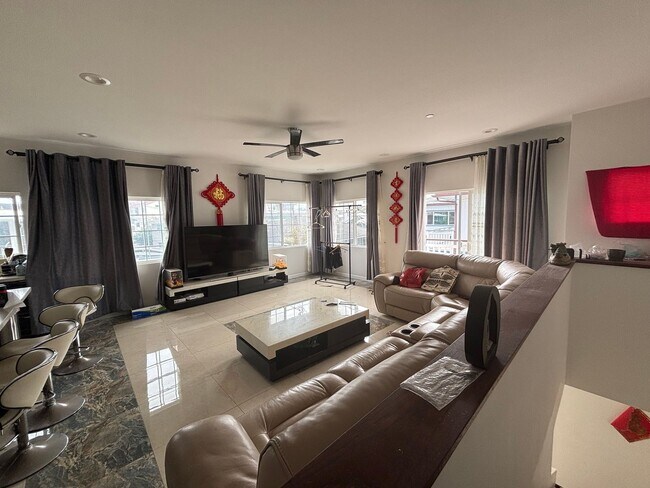 Foto del edificio - 1654B Olona Ln