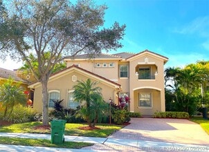 Building Photo - 5830 NW 119th Dr