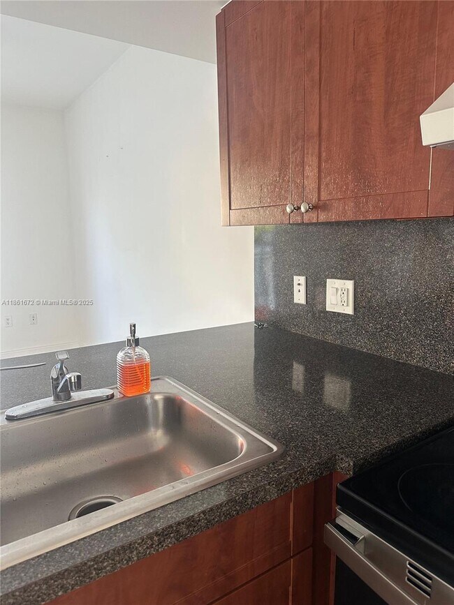 Foto del edificio - 1020 SW 4th St