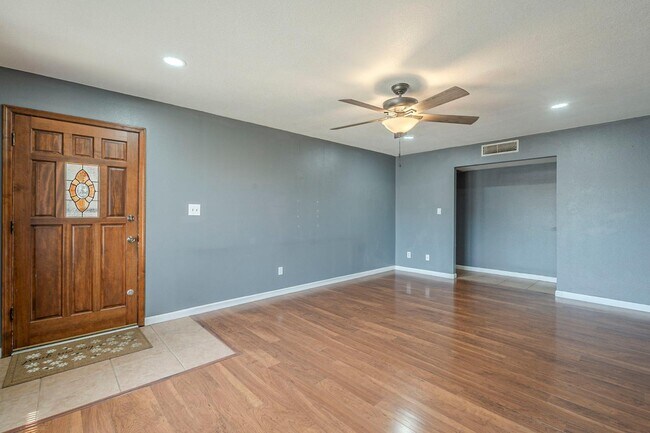 Building Photo - 3236 S Kenwood Ln