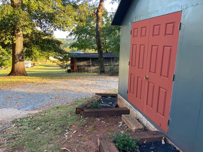 Building Photo - 1544 Hiwassee Rd