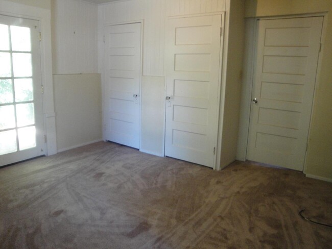 Building Photo - 884 Portola Rd
