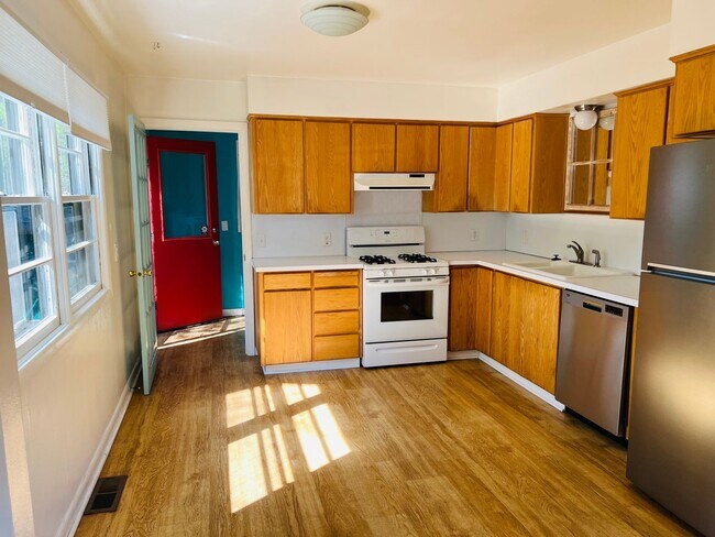 Foto del edificio - 3 Bedroom/1 Bath Bungalow in Woodstock neighborhood