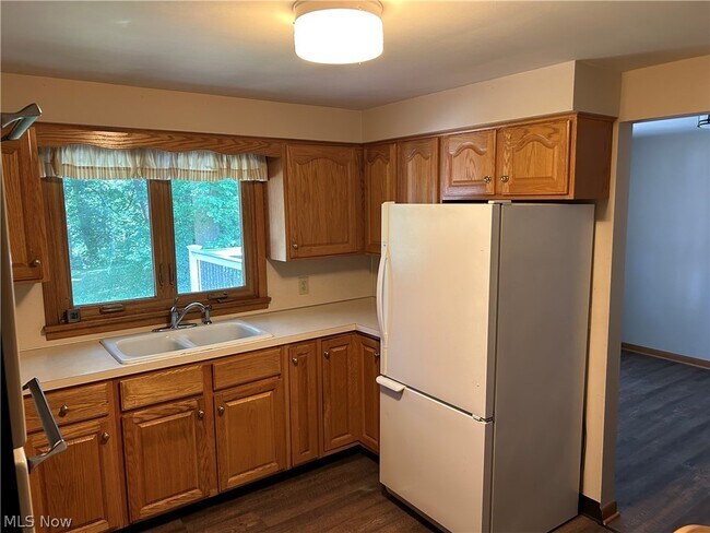 Foto del edificio - 4384 Parkdale Ave NW