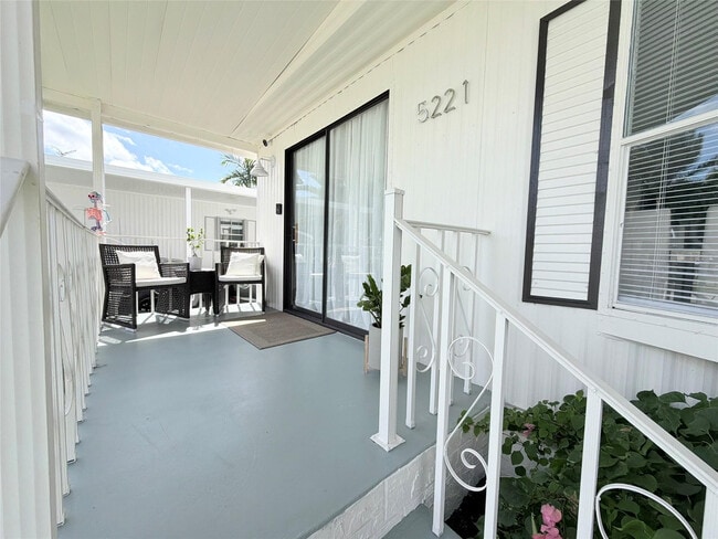 Foto del edificio - 5221 SW 25th Ave