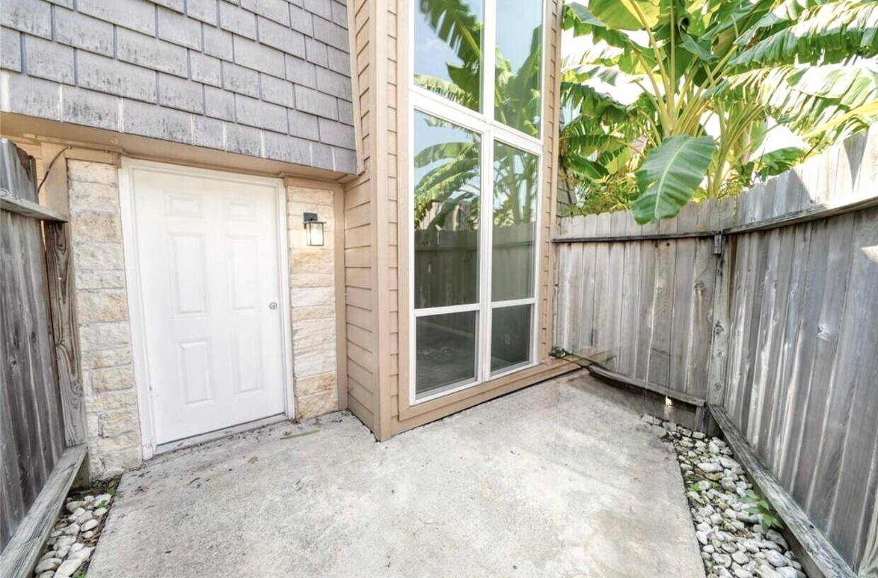 Foto principal - 16120 Stuebner Airline Rd