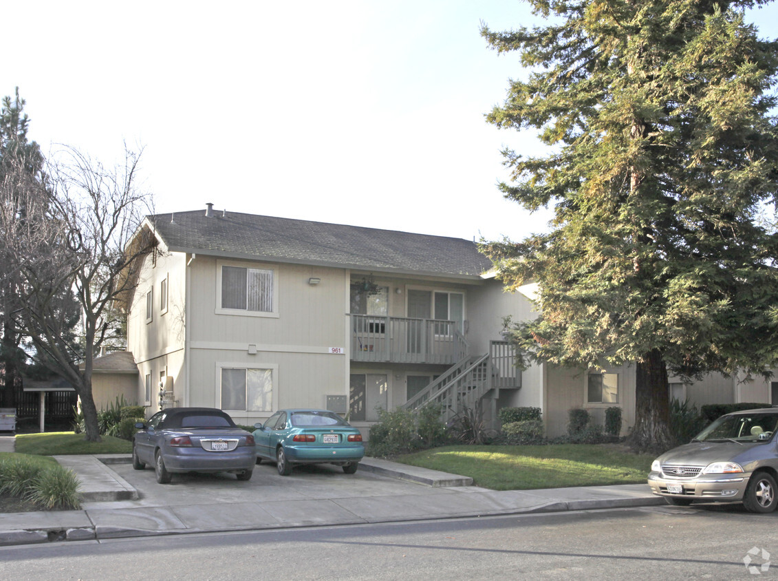 Building Photo - 961 Del Rio Dr