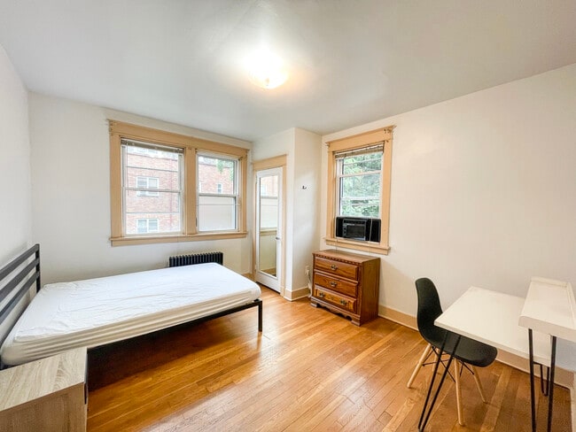 Foto del edificio - 5722 Beacon St