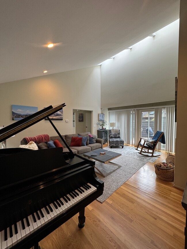 Building Photo - 440 Camino Al Mar