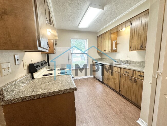 Building Photo - 1804 Woodhaven Dr