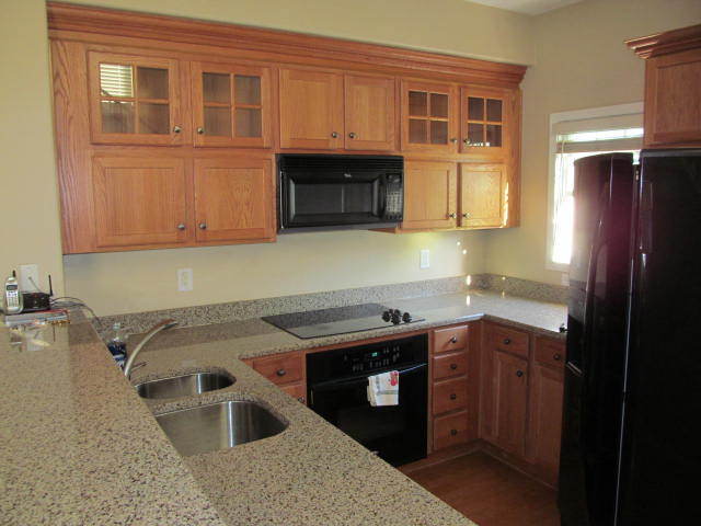 Building Photo - Three levels of comfort. Two bedrooms. One...