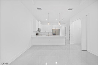 Building Photo - 2218 Fairway Dr