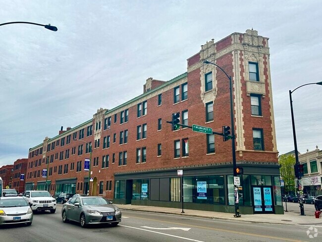 Building Photo - 3335 W Diversey Ave