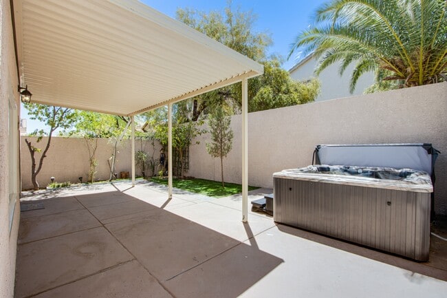 Building Photo - 9645 Grapeland Ave