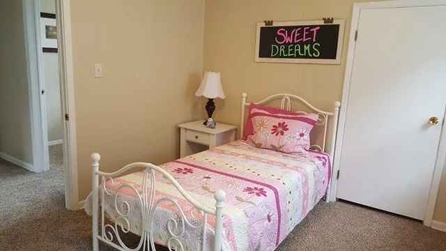 Foto del edificio - 16 N High St