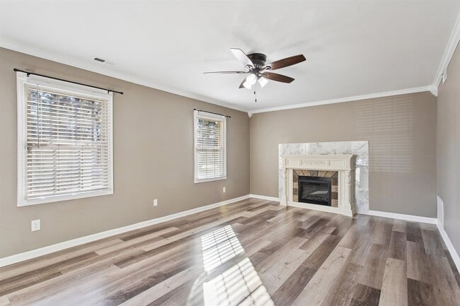 Building Photo - End-Unit 3BR Townhome Courthouse Green Near Fort Eustis