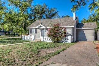 Building Photo - 1119 Kenwood Dr