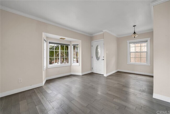 Living Room - 3131 S Kerckhoff Ave