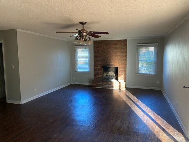 Building Photo - 1416 Sharon Dr
