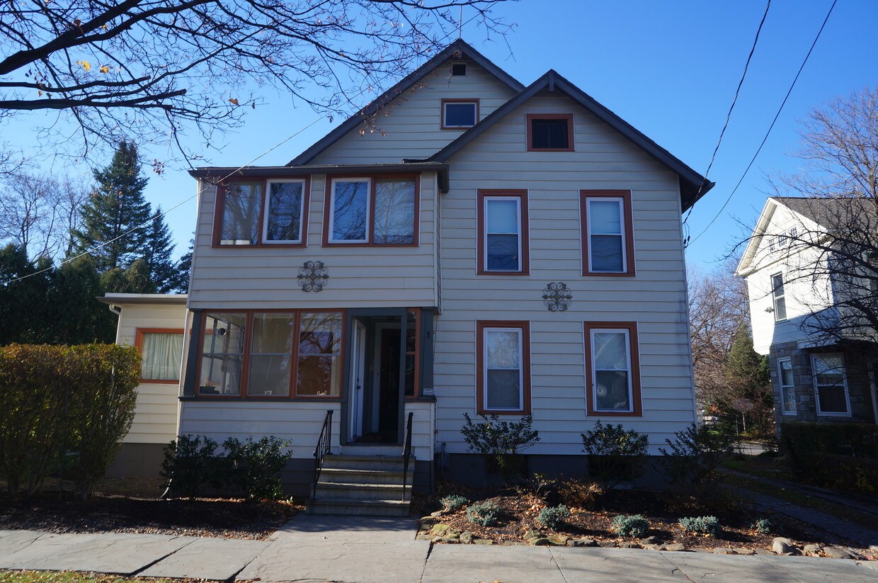 Primary Photo - 420 N Geneva St