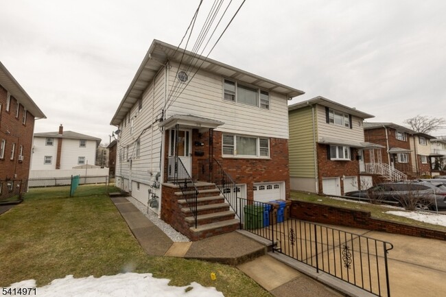 Foto del edificio - 318 Kennedy Dr