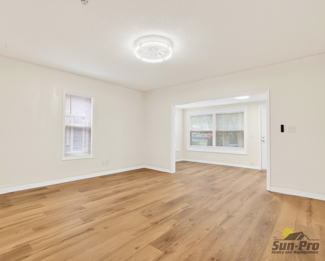 Photo - 213 Live Oak Avenue